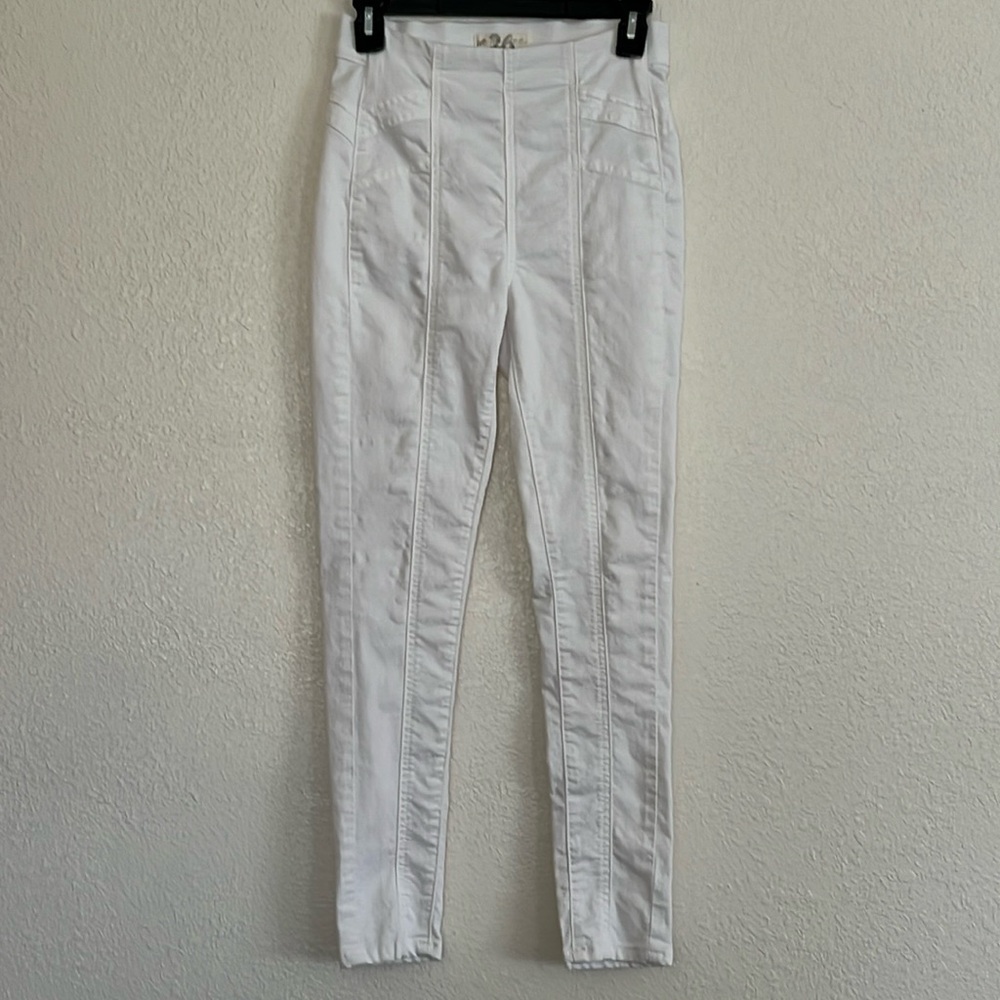 We the Free white pull on  jeans size 26